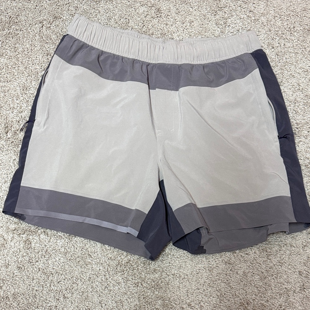 Men’s Lululemon 6in Gray and Dark Gray Athletic Shorts